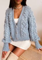 Sweter z biżuteryjnymi guzikami BABY BLUE 1